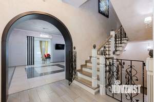 Дом 550м², 3-этажный, участок 7 сот.  