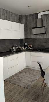 Дом 100м&sup2;, 2-этажный, участок 1 сот.  