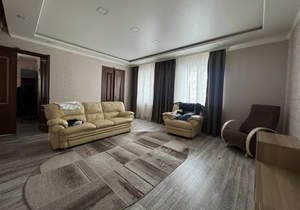 Дом 300м&sup2;, 3-этажный, участок 380 сот.  