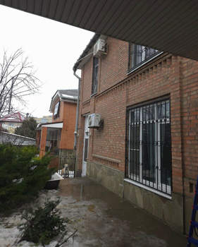 Дом 180м&sup2;, 2-этажный, участок 4 сот.  