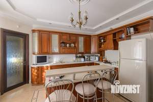 Дом 428м&sup2;, 3-этажный, участок 6 сот.  