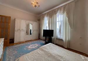 Дом 293м&sup2;, 3-этажный, участок 4 сот.  