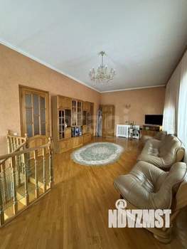 Дом 300м&sup2;, 3-этажный, участок 3 сот.  