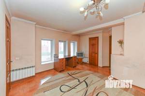 Дом 210м&sup2;, 2-этажный, участок 3 сот.  