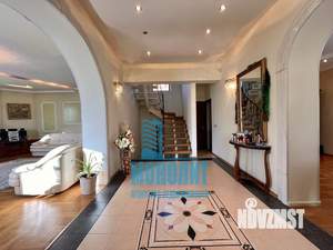 Дом 424м², 3-этажный, участок 14 сот.  