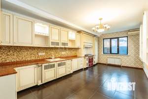 Дом 401м&sup2;, 3-этажный, участок 6 сот.  