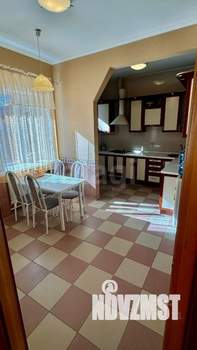 Дом 176м&sup2;, 2-этажный, участок 6 сот.  