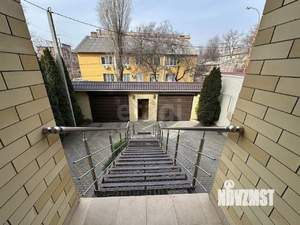 Дом 400м&sup2;, 3-этажный, участок 4 сот.  