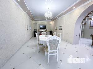 Дом 214м², 3-этажный, участок 6 сот.  