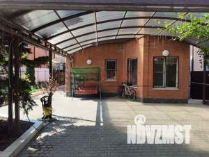 Дом 228м&sup2;, 2-этажный, участок 5 сот.  