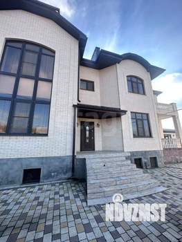 Дом 550м&sup2;, 3-этажный, участок 1032 сот.  