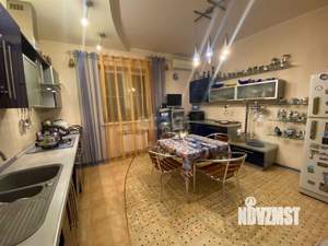 Дом 270м², 3-этажный, участок 6 сот.  