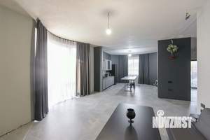 Дом 350м&sup2;, 3-этажный, участок 5 сот.  