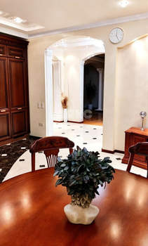 Дом 645м&sup2;, 3-этажный, участок 6 сот.  