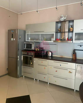 Дом 178м², 3-этажный, участок 4 сот.  