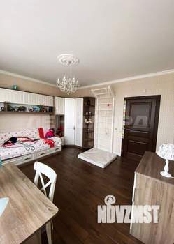 Дом 140м&sup2;, 2-этажный, участок 3 сот.  