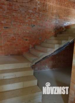 Дом 240м&sup2;, 3-этажный, участок 1 сот.  