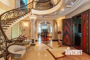 Дом 940м&sup2;, 3-этажный, участок 6 сот.  