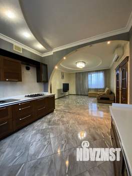 Дом 538м&sup2;, 3-этажный, участок 12 сот.  