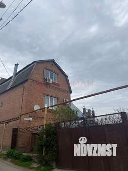 Дом 220м&sup2;, 3-этажный, участок 6 сот.  