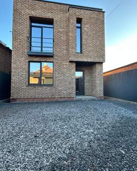 Дом 152м&sup2;, 2-этажный, участок 4 сот.  