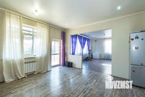 Дом 313м&sup2;, 3-этажный, участок 6 сот.  