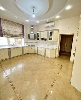 Дом 550м&sup2;, 3-этажный, участок 1032 сот.  