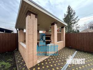 Дом 300м&sup2;, 3-этажный, участок 4 сот.  