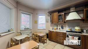 Дом 220м&sup2;, 2-этажный, участок 3 сот.  