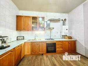 Дом 147м&sup2;, 2-этажный, участок 3 сот.  