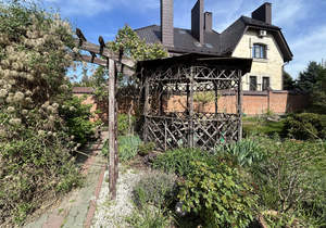 Дом 400м&sup2;, 3-этажный, участок 11 сот.  