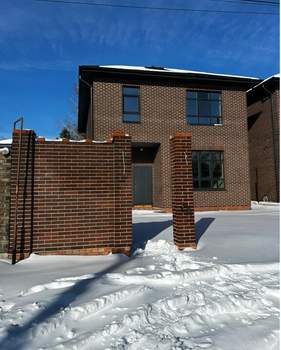 Дом 190м&sup2;, 2-этажный, участок 3 сот.  