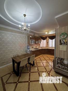 Дом 245м&sup2;, 4-этажный, участок 3 сот.  