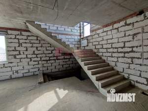 Дом 327м&sup2;, 3-этажный, участок 6 сот.  