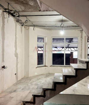 Дом 180м&sup2;, 3-этажный, участок 2 сот.  