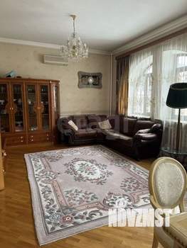 Дом 300м&sup2;, 3-этажный, участок 3 сот.  