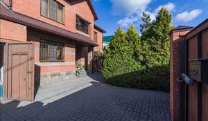 Дом 220м², 2-этажный, участок 7 сот.  