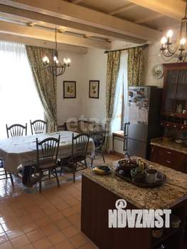 Дом 436м&sup2;, 2-этажный, участок 10 сот.  