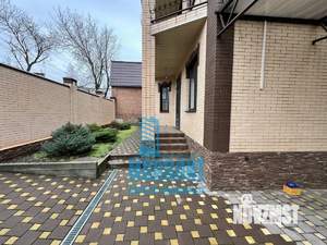 Дом 300м&sup2;, 3-этажный, участок 4 сот.  