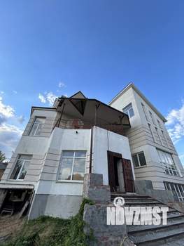 Дом 900м², 3-этажный, участок 10 сот.  