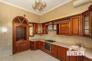 Дом 600м&sup2;, 4-этажный, участок 6 сот.  