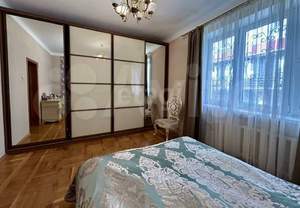 Дом 292м&sup2;, 3-этажный, участок 6 сот.  