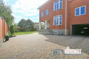 Дом 250м&sup2;, 3-этажный, участок 6 сот.  