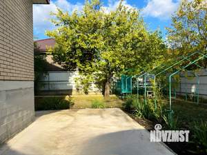 Дом 186м&sup2;, 3-этажный, участок 5 сот.  