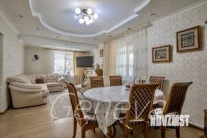 Дом 280м&sup2;, 3-этажный, участок 3 сот.  