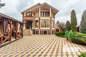 Дом 310м&sup2;, 3-этажный, участок 5 сот.  