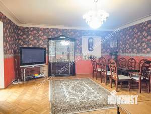 Дом 296м², 2-этажный, участок 3 сот.  