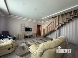 Дом 300м&sup2;, 3-этажный, участок 380 сот.  