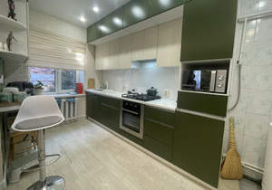 Дом 100м&sup2;, 2-этажный, участок 6 сот.  