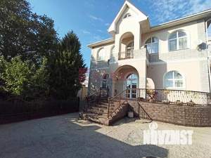 Дом 402м&sup2;, 3-этажный, участок 5 сот.  